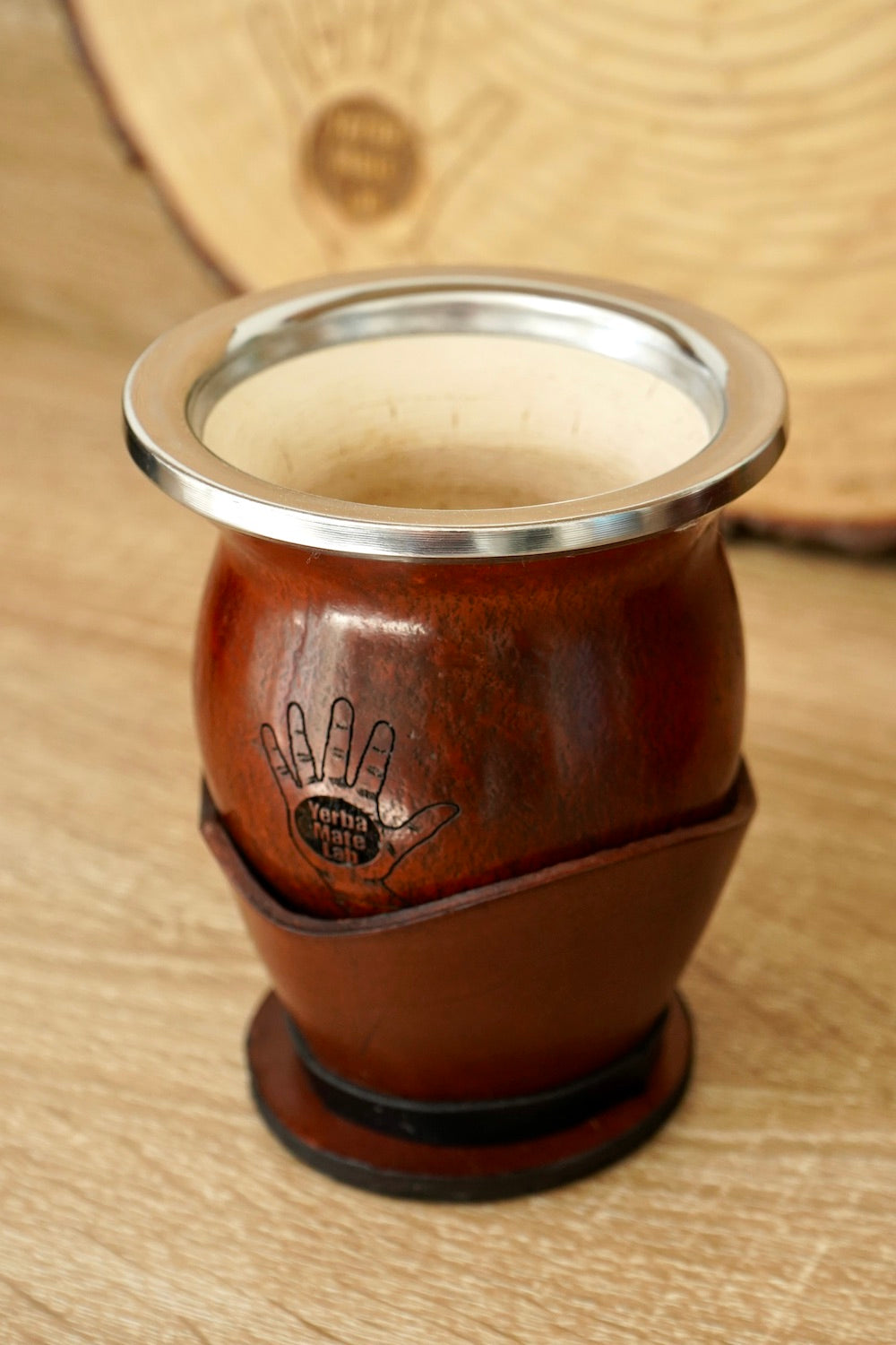 camionero gourd with leather base
